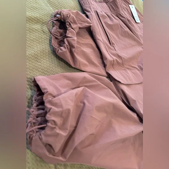 NWT Apana Terra Clay Yoga Lifestyle Cargo Parachute Pants - S - Picture 4 of 8